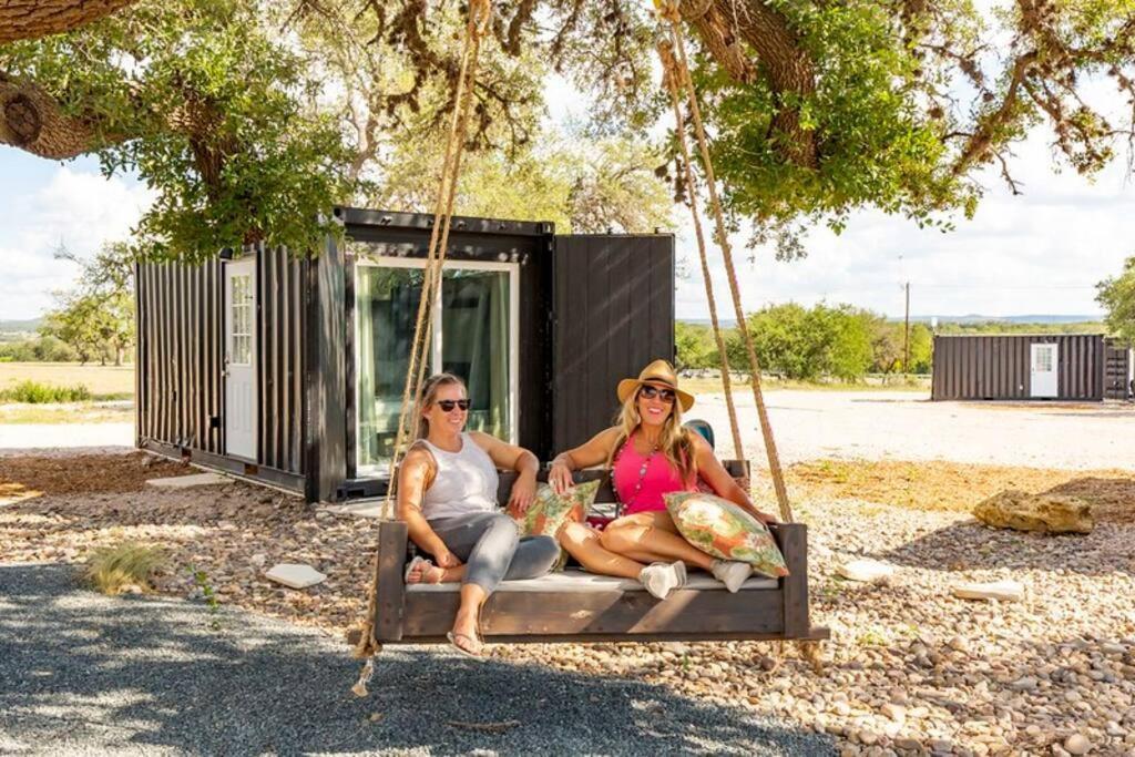 The Container Retreat @ 290 Wine Trail #7 Groups Welcome! Hye Exterior foto